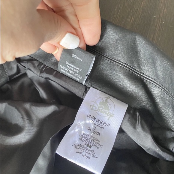 Disney Cruella Live Action Faux Leather Jacket Her Universe - Picture 9 of 11